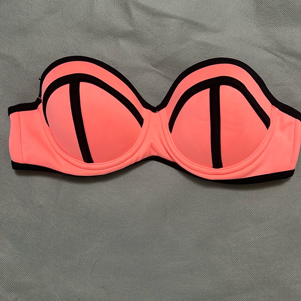 California Waves. Bright Orange and Black Strapless Swim Top. Size Small.